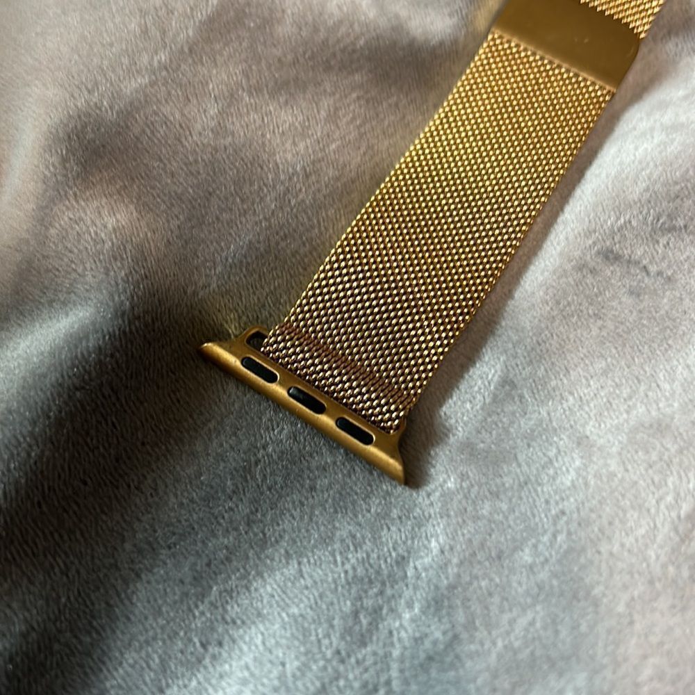 Gold Metal Magnetic Apple Watchband - Picture 3 of 5